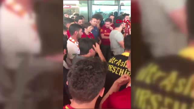 Spor Fenerbahçeli Komiser, Galatasaraylı Taraftarlarla Tezahürat Yaptı – Hd