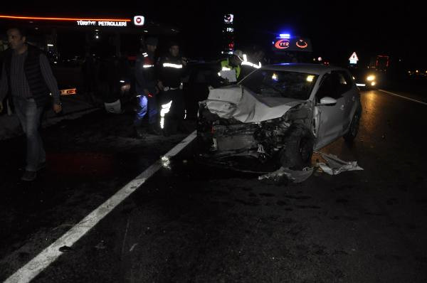 3 Otomobilin Karıştığı Kazada 8 Kişi Yaralandı