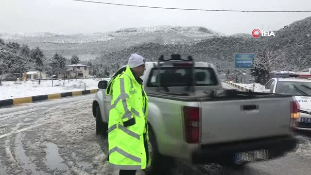 Antalya-Konya Kara Yolunda Ulaşım Kar Yağışı Nedeniyle Güçlükle Sağlanıyor