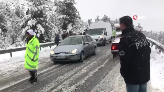 Antalya-Konya Karayolunda Yoğun Kar Yağışı… Hazırlıksız Yakalanan Yüzlerce Araç Sürücüsü Yolda…