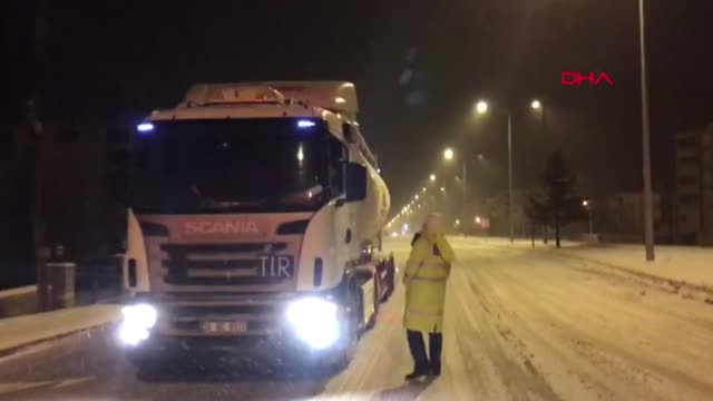 Konya Kar ve Buzlanma Nedeniyle Karayolları Büyük Araç Geçişlerine Kapatıldı