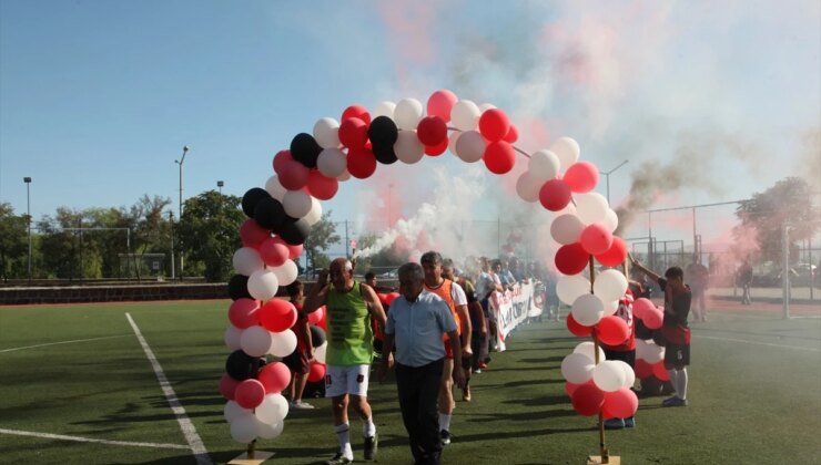 Ahlat’ta 4. Şöhretler Futbol Turnuvası düzenlendi