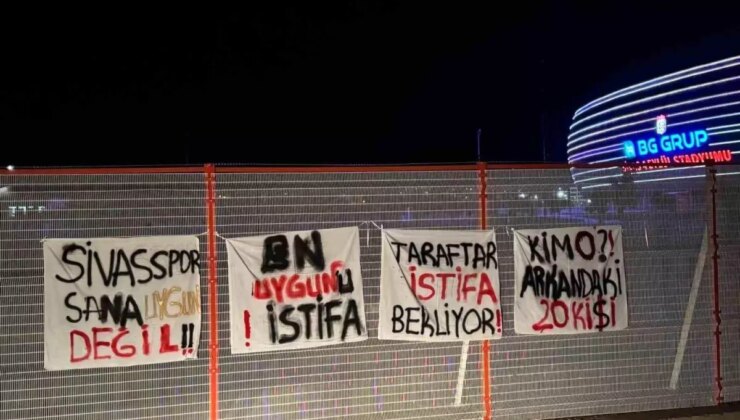 Sivasspor Taraftarları Bülent Uygun’u İstifaya Çağırdı