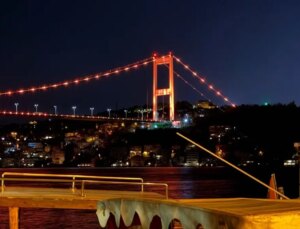 Fatih Sultan Mehmet ve Yavuz Sultan Selim Köprüleri Lösemi İçin Turuncu Renkte Aydınlatıldı