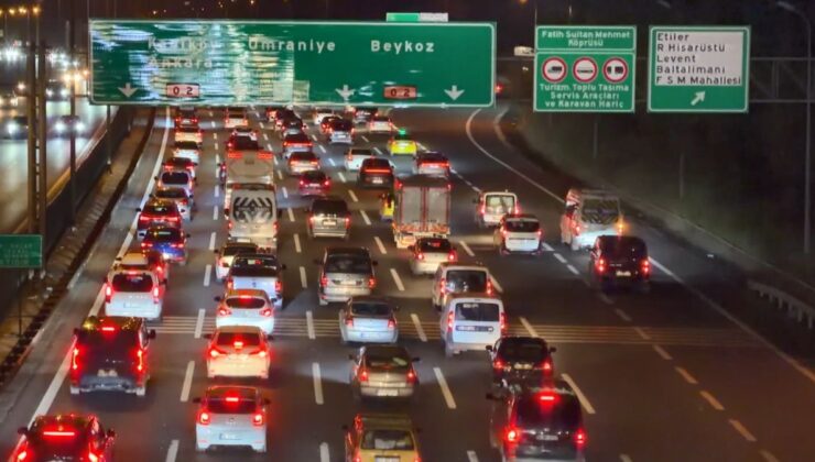 İstanbul’da bayram tatili hareketliliği; birtakım yollarda trafik yoğunluğu oluştu