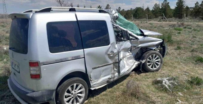 Konya tır ile hafif ticari araç çarpıştı: 1 ölü