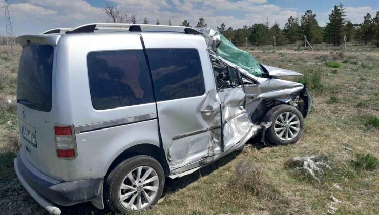 Konya tır ile hafif ticari araç çarpıştı: 1 ölü