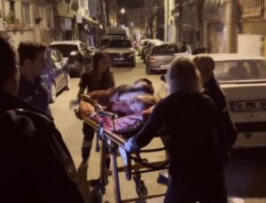 Evvel annesini akabinde kendini bıçakladı